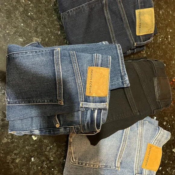 Aritzia Denim Forum Lola High-Rise Jeans - Picture 5 of 7